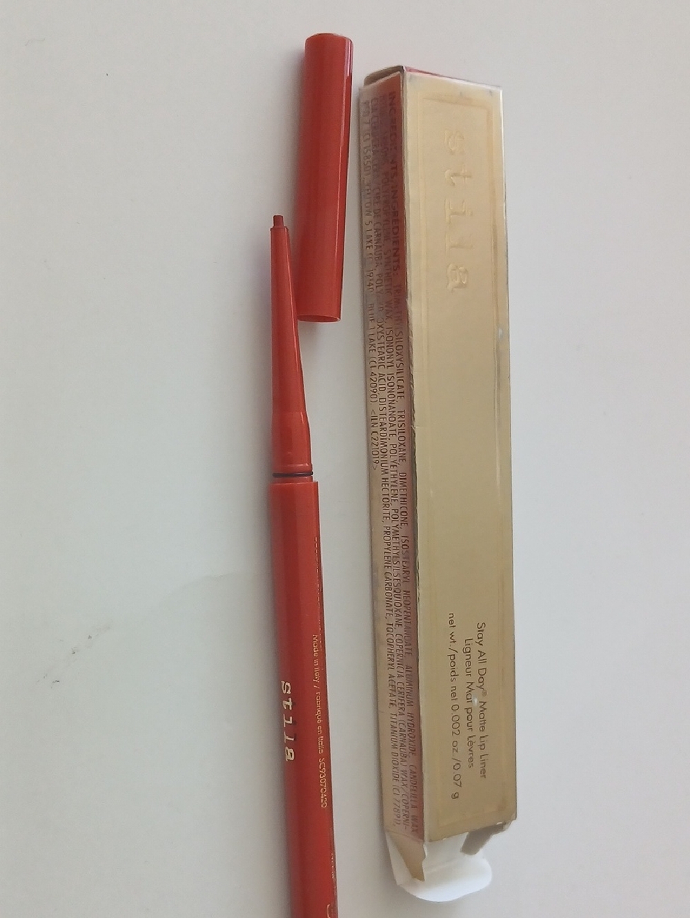 Stila retractable lip liner in Enduring -red
